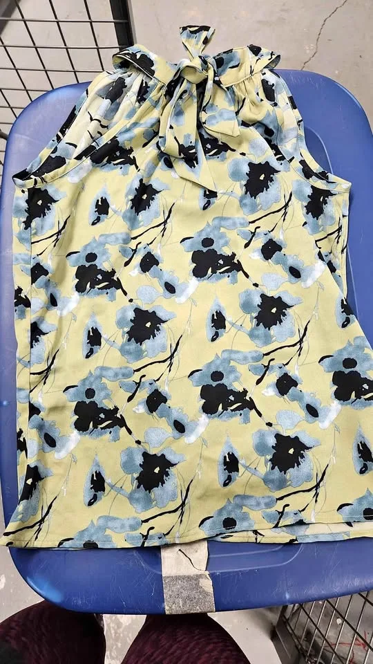 BNWT Green and blue floral top (size 4/small) thumbnail