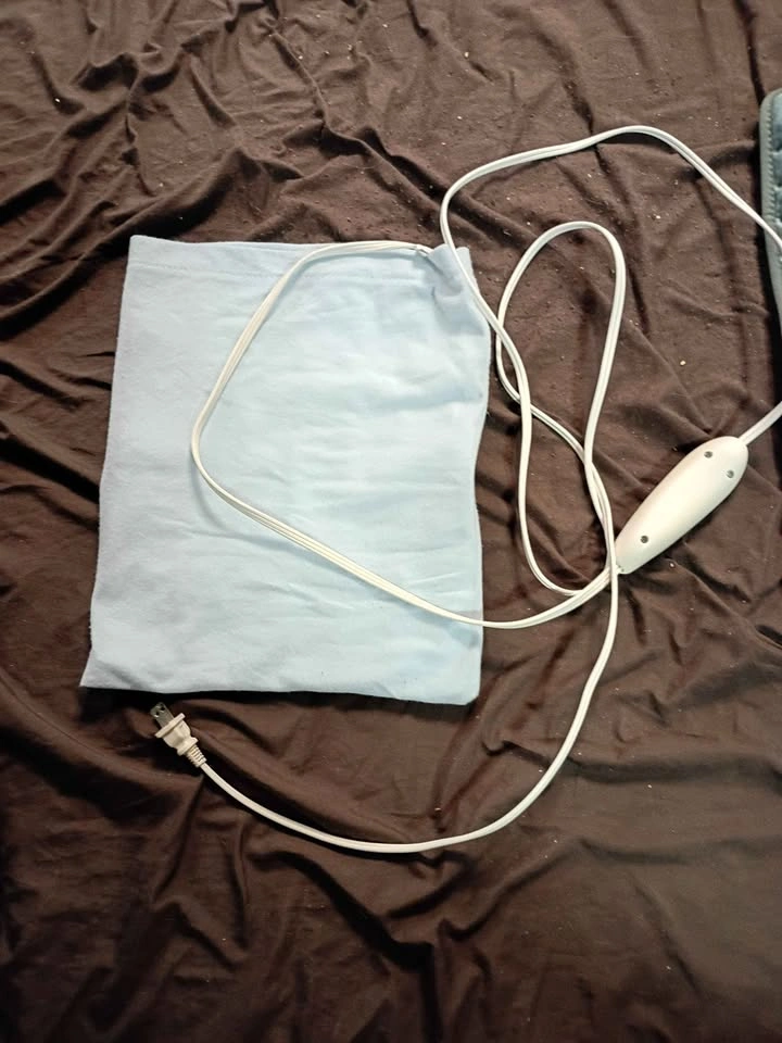 2 Heating Pads - photo 2
