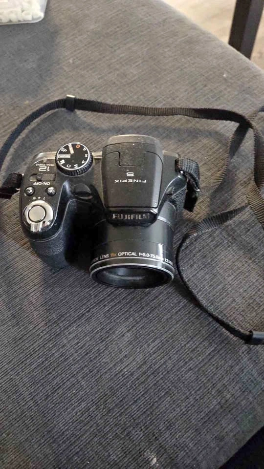 Fujifilm FinePix 12MP 15x Zoom Camera
