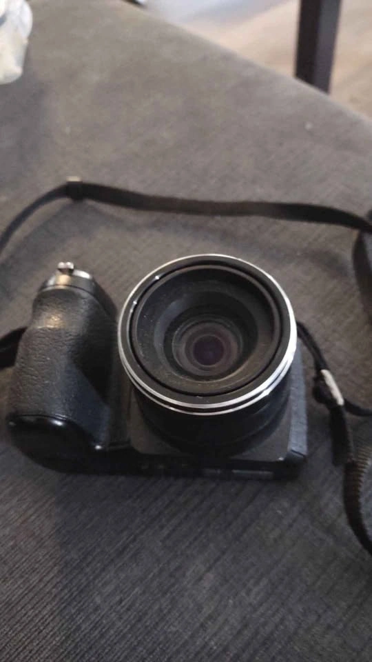 Fujifilm FinePix 12MP 15x Zoom Camera - photo 2