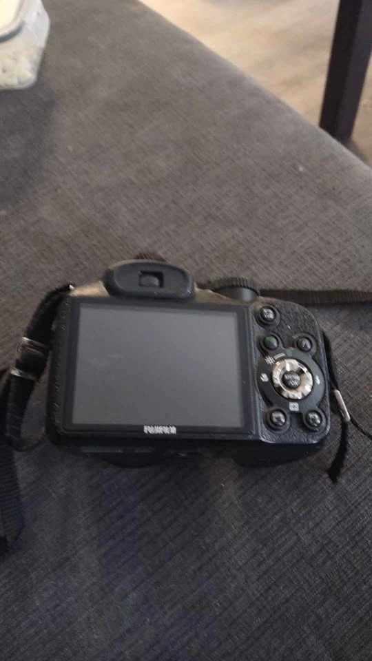 Fujifilm FinePix 12MP 15x Zoom Camera - photo 3