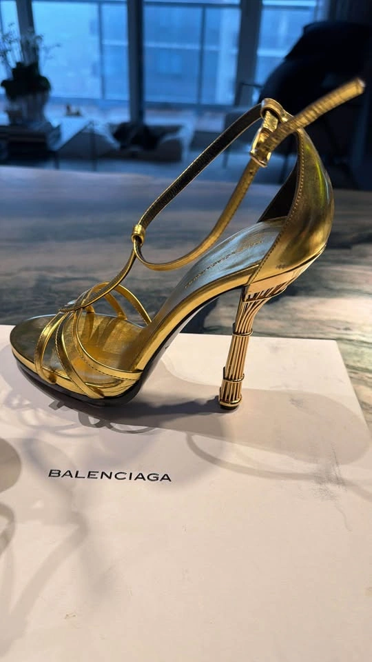 Gold Heels - photo 2