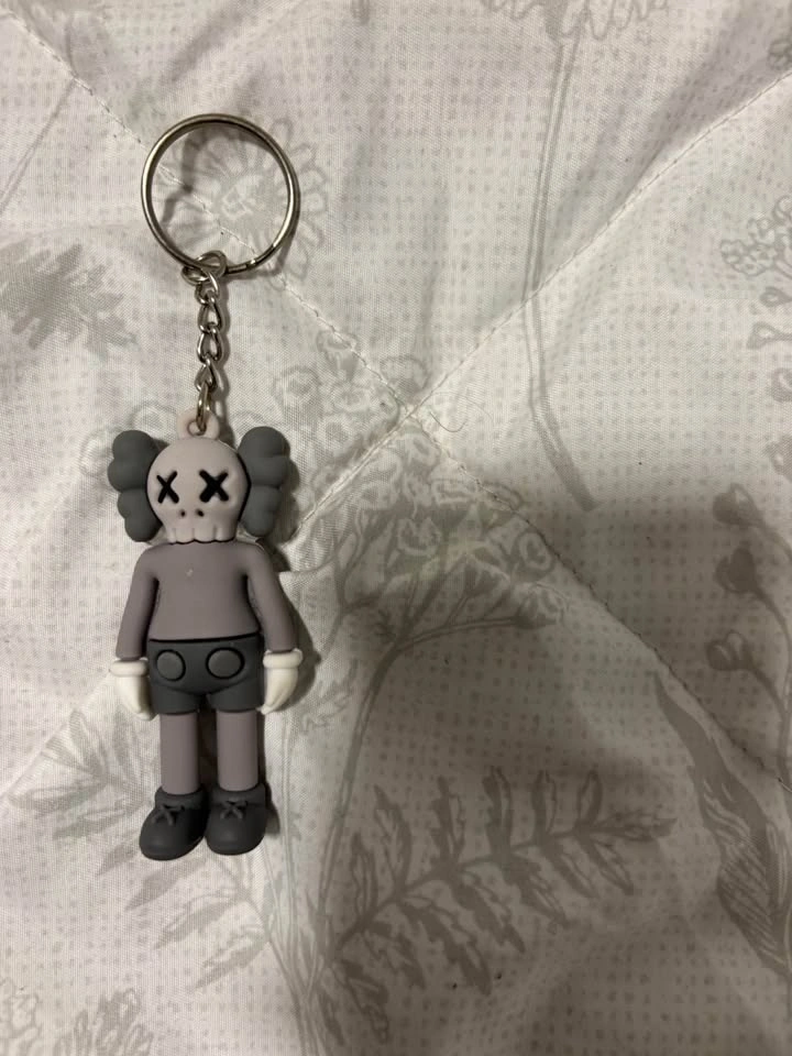 KAWS keychain - photo 2
