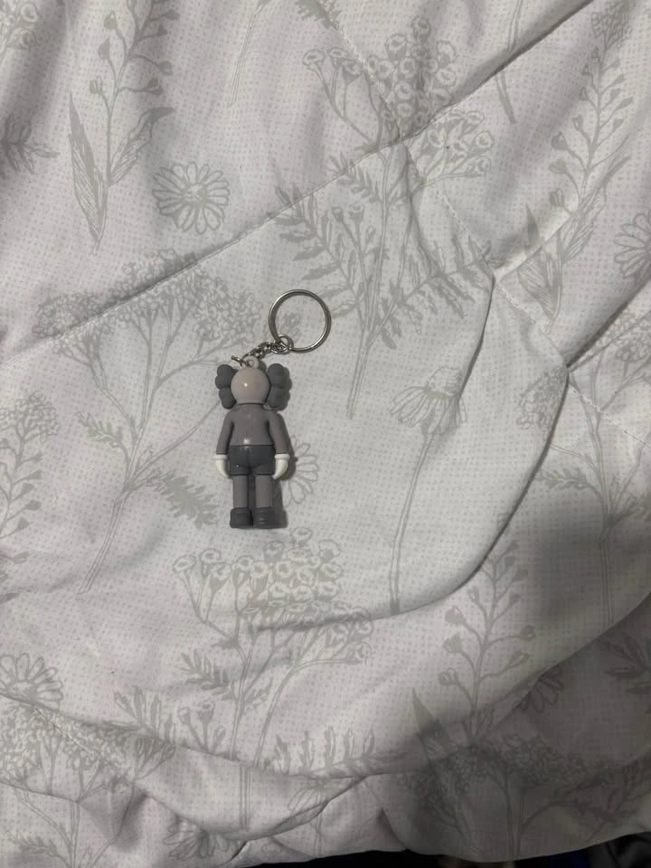 KAWS keychain - photo 4