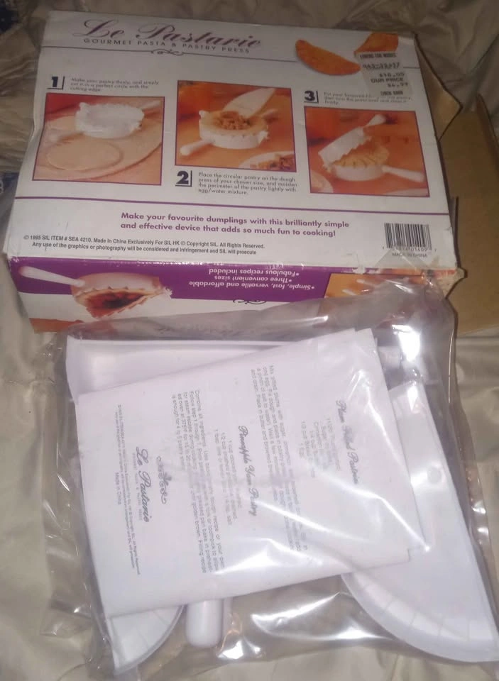 La Pastarie Gourmet Pasta Dumpling Pastry Press NOS 1995