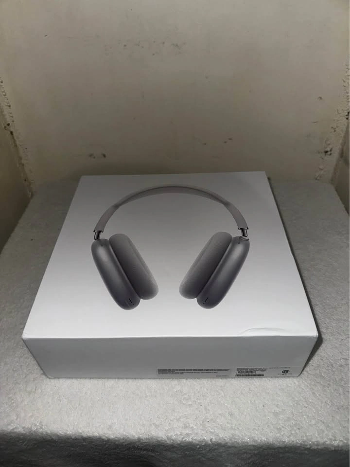 Apple AirPods Max (Authentic) – Receipt + Box – Great Condition - photo 4