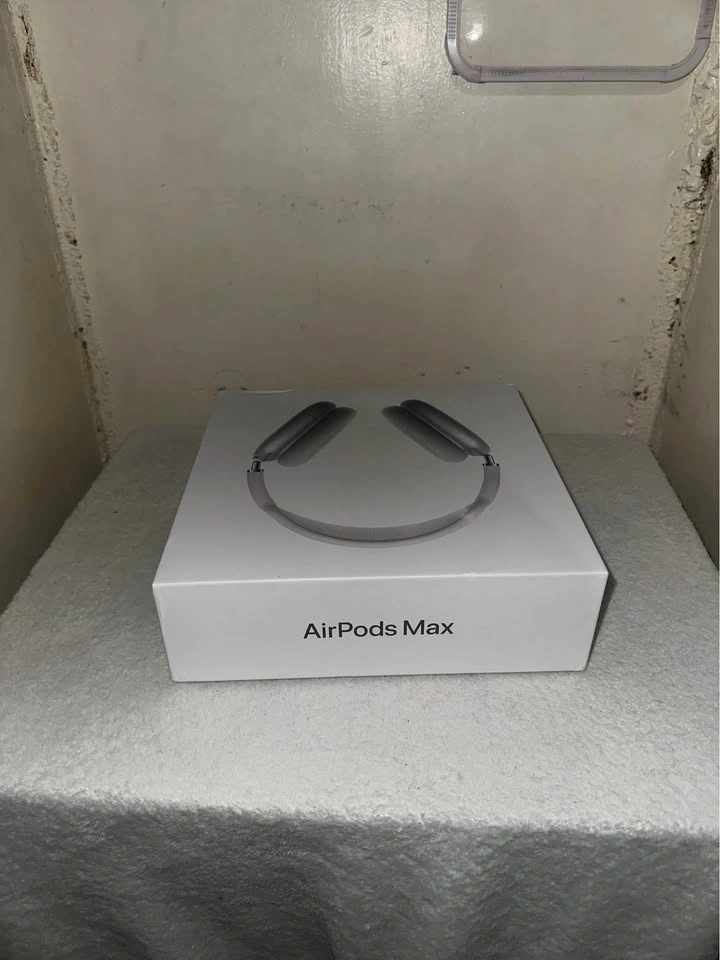 Apple AirPods Max (Authentic) – Receipt + Box – Great Condition - photo 5