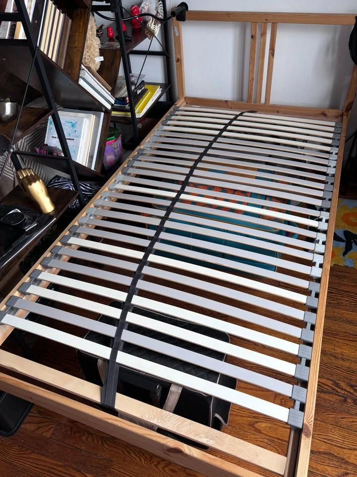 Twin Bedframe for Sale - photo 2