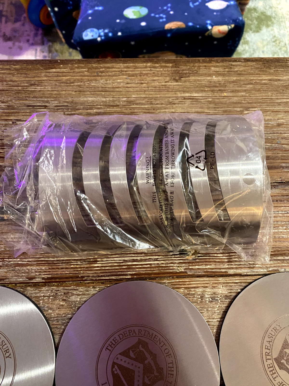 Great find! 6 US Treasury Coasters & Holder - Never Used - photo 3