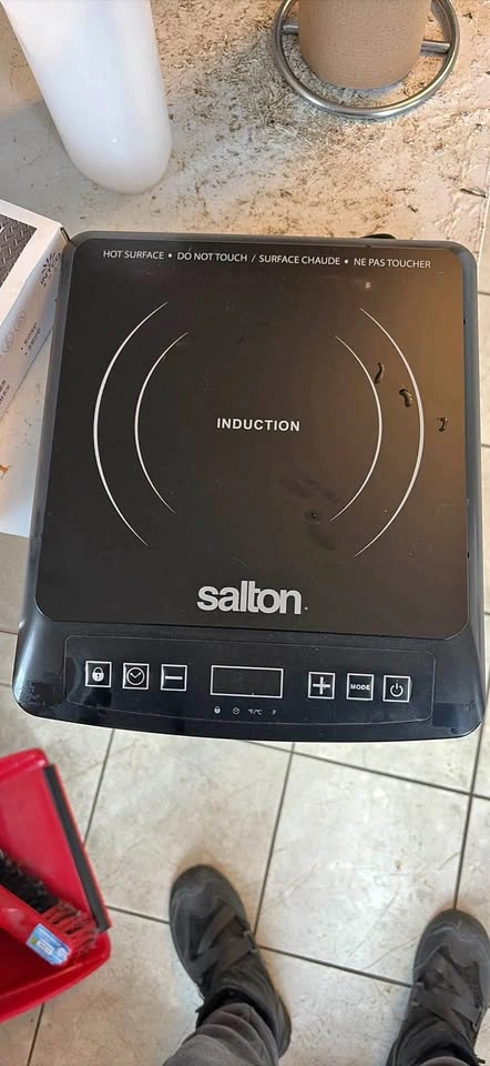 Salton Induction Cooktop ID1948