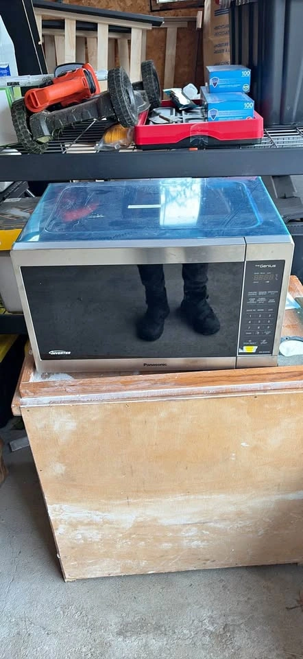 Panasonic The Genius Inverter Microwave NN-SC678C