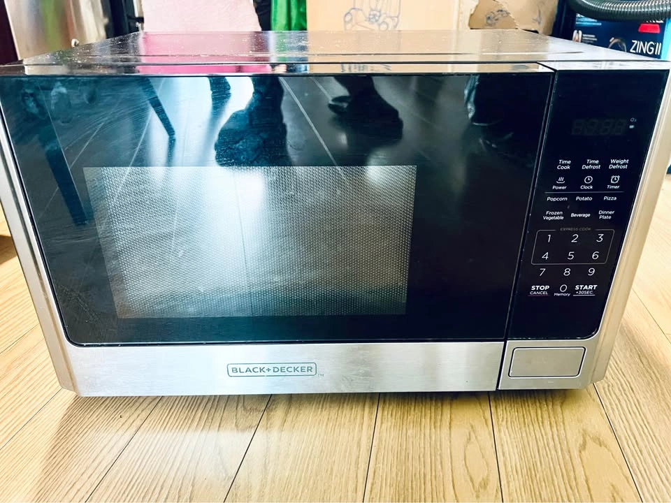 BLACK+DECKER 0.9 Cu Ft Digital Microwave – Stainless Steel - photo 3