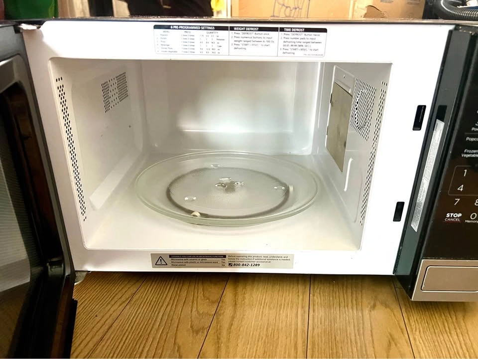 BLACK+DECKER 0.9 Cu Ft Digital Microwave – Stainless Steel - photo 4