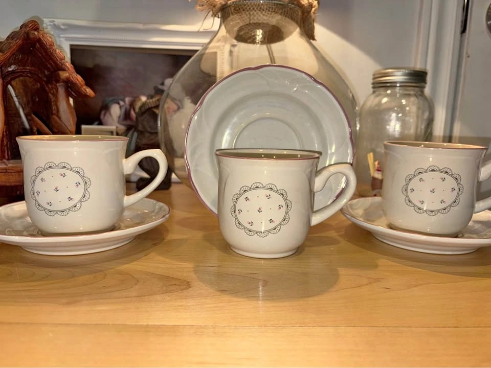 Vintage Victoriana Japan Tea Cup & Saucer Set (4) – 1988