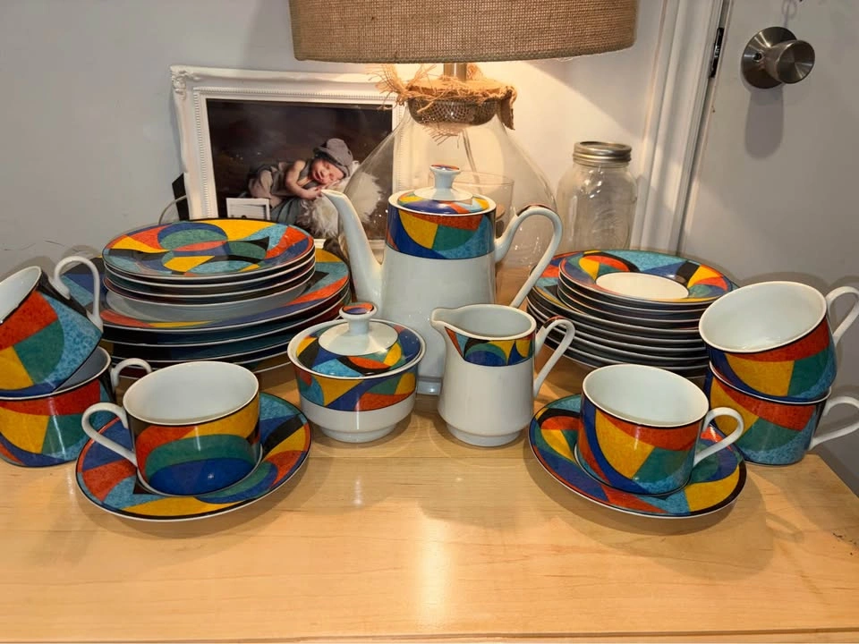 Vintage 90s Geometric Dinnerware Set – Retro Teapot Set - photo 3