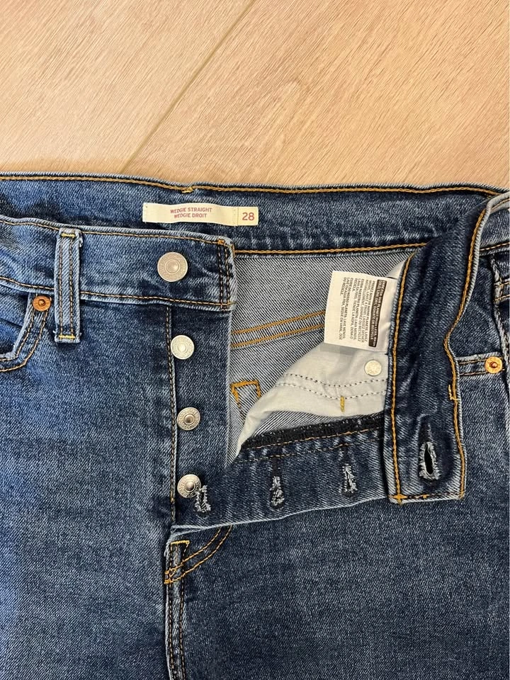Levi’s Wedgie Straight Ankle Jeans - Size 28 - photo 3