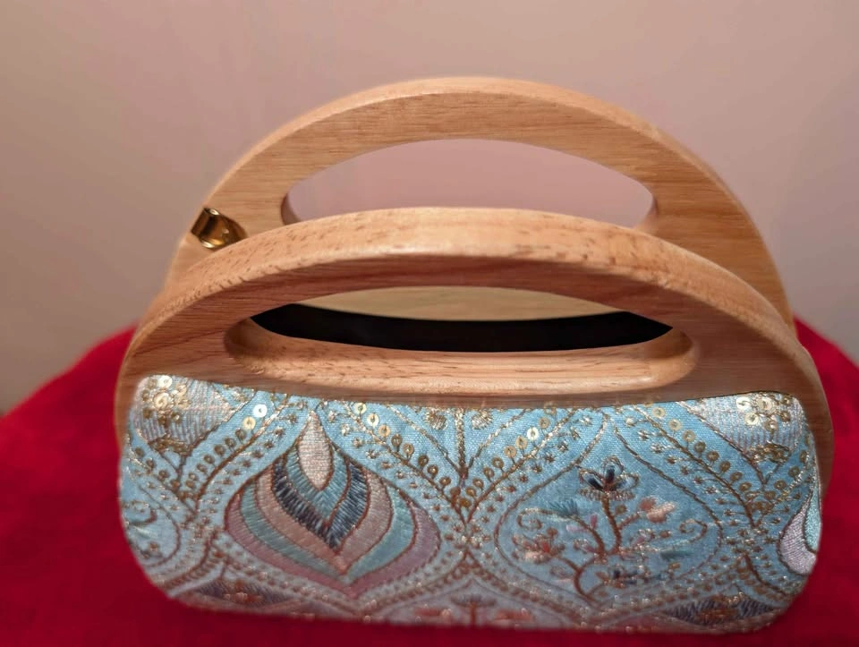 Unique Design Woman's Purse (Hand and Shoulder Bag) - photo 3