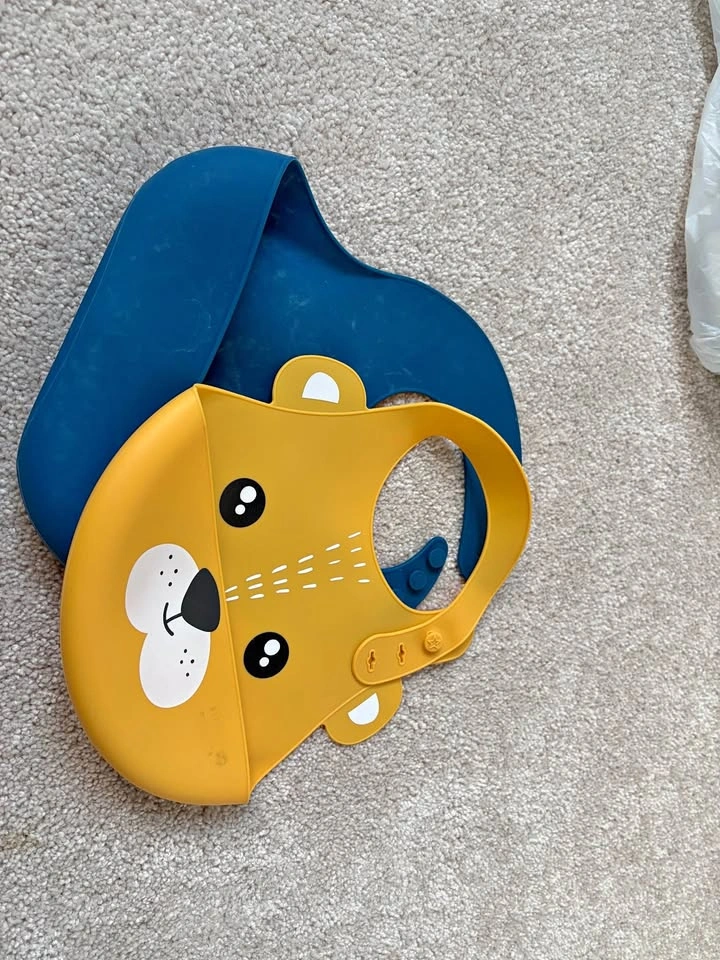 2 x Silicone Bibs