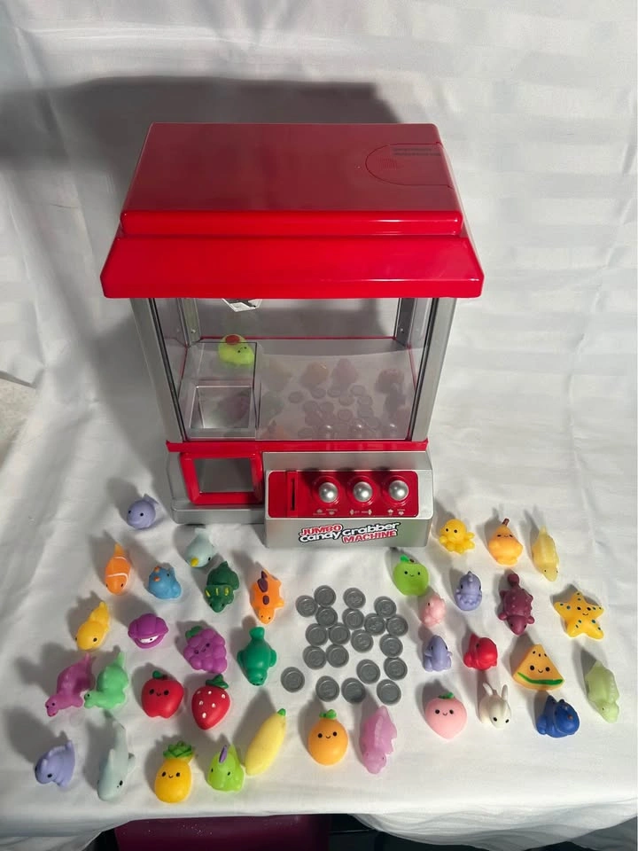 Tabletop Claw Machine + Squishies - photo 2