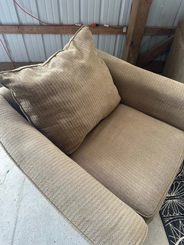 Skye Loveseat & Oversized Chair Set image indicator(6)