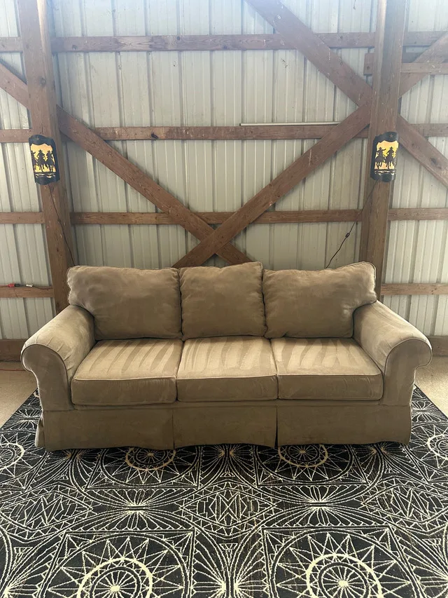 Contemporary 3-seater sofa in sage green image indicator(2)