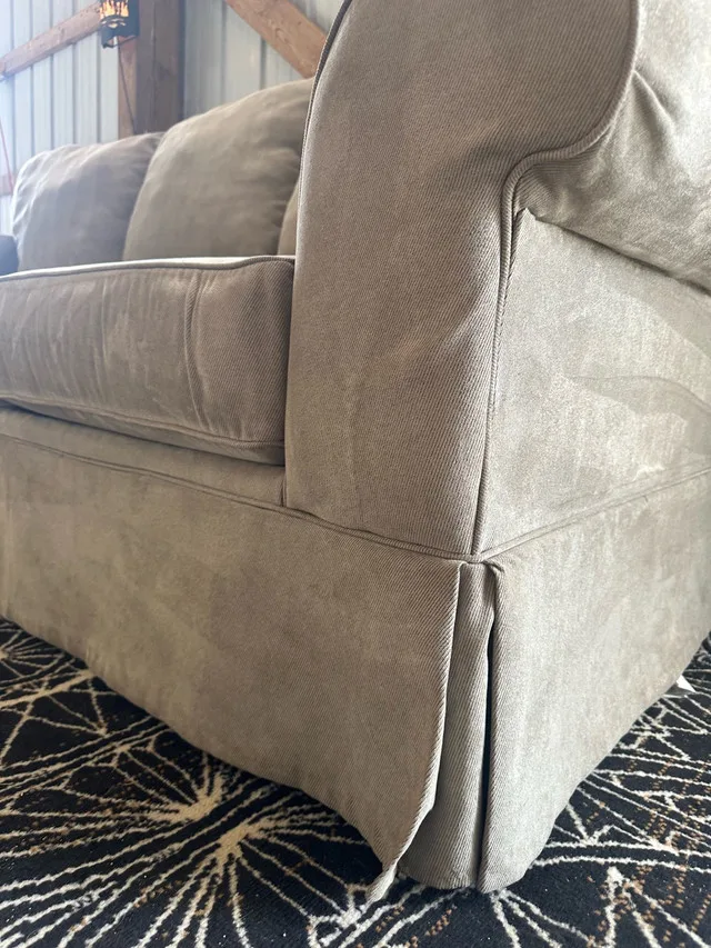 Contemporary 3-seater sofa in sage green image indicator(4)