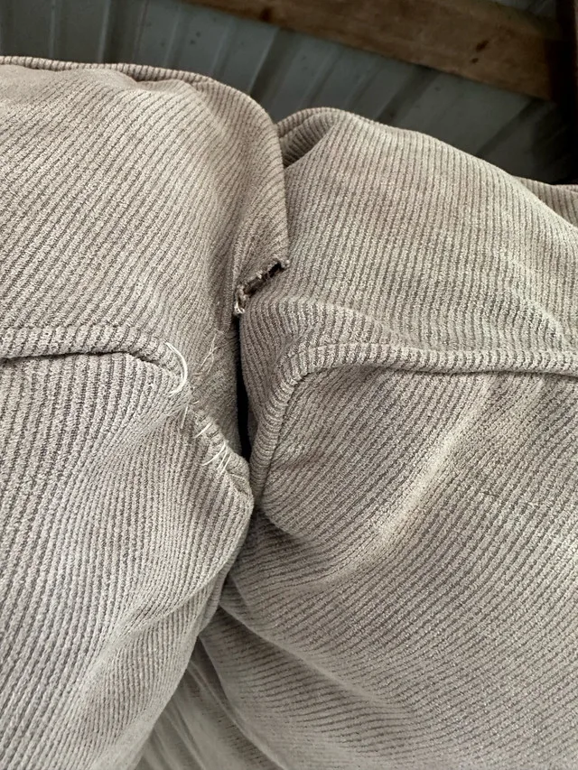 Contemporary 3-seater sofa in sage green image indicator(5)