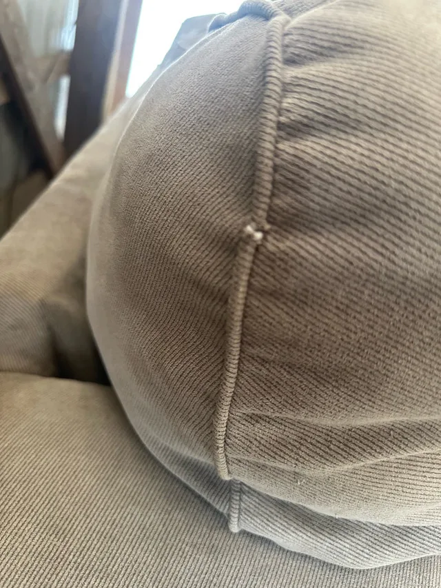 Contemporary 3-seater sofa in sage green image indicator(6)