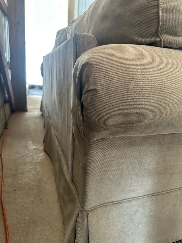 Contemporary 3-seater sofa in sage green image indicator(7)