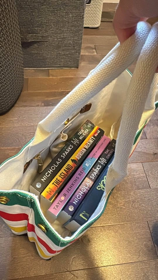 HBC STRIPES SIGNATURE TOTE, Hudson’s Bay Company - photo 3