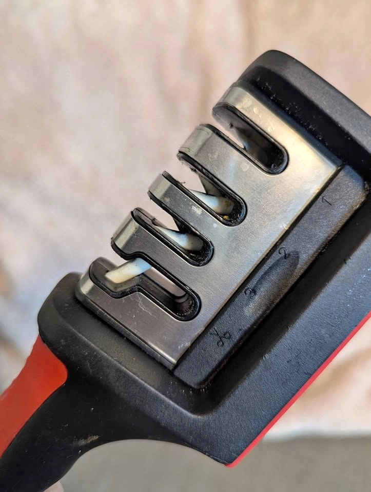 Knife sharpener