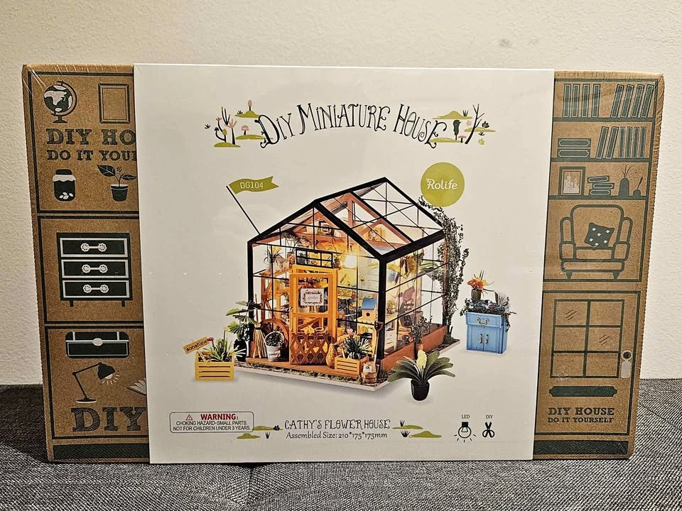 Rolife DIY Miniature House Kit, Green House