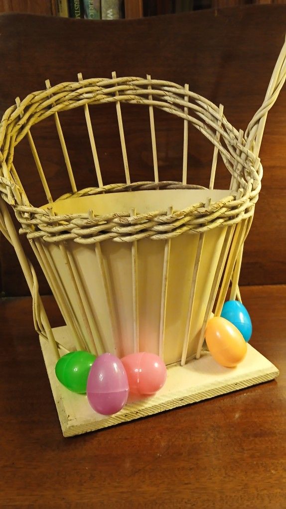 Victorian-style Wicker Funeral Basket