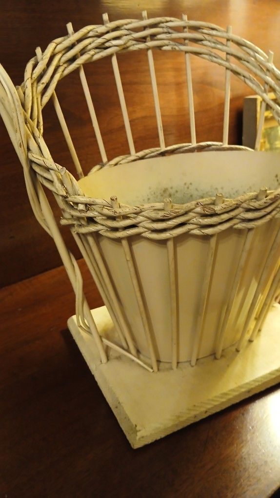 Victorian-style Wicker Funeral Basket - photo 3