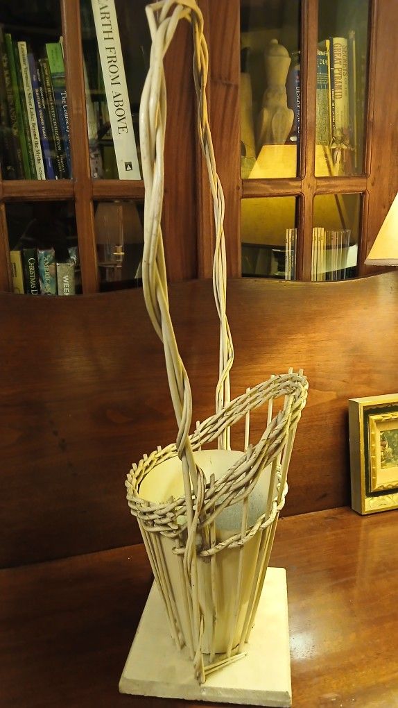 Victorian-style Wicker Funeral Basket - photo 5