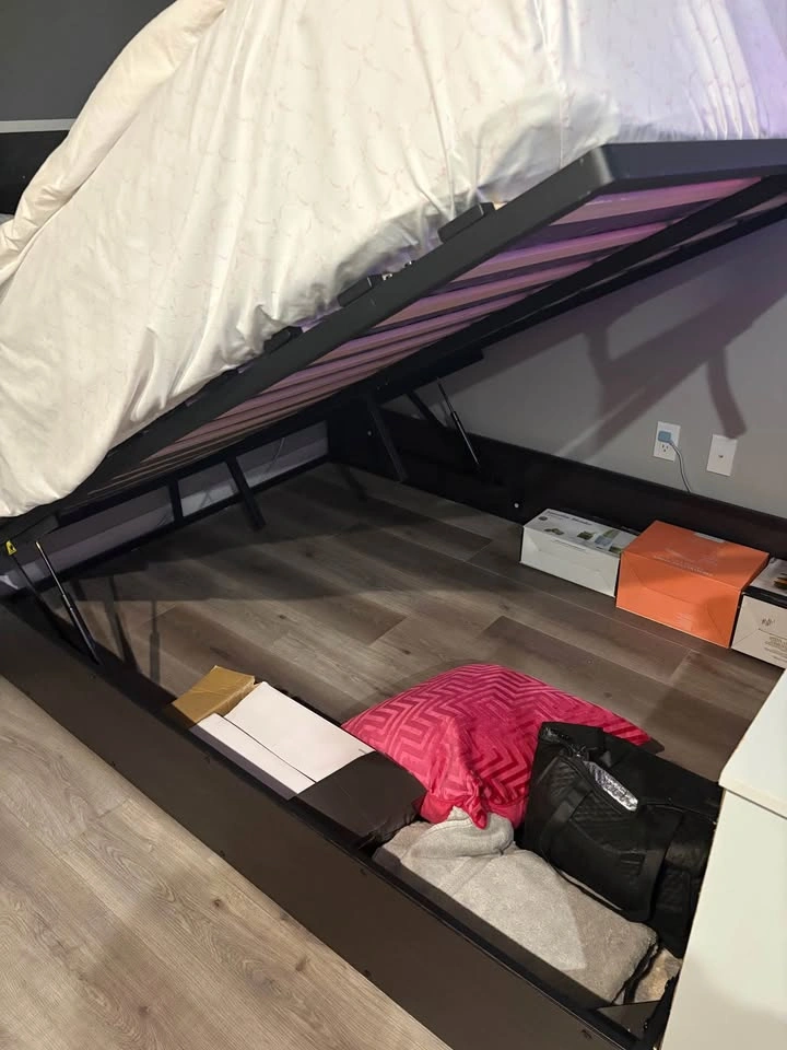 Queen Size Bed Frame & Mattress - photo 4