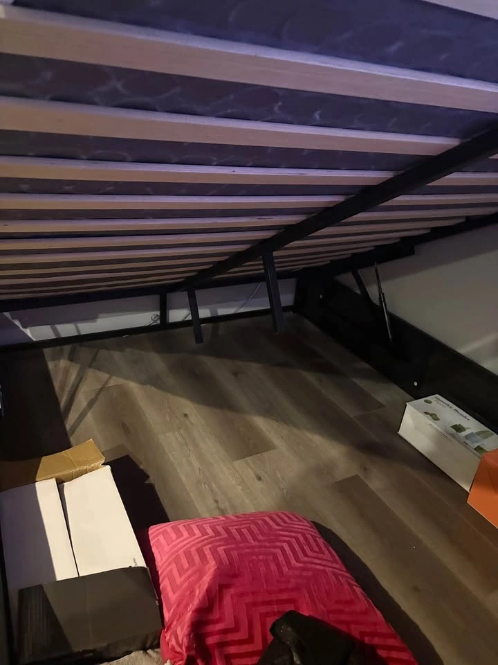 Queen Size Bed Frame & Mattress - photo 5