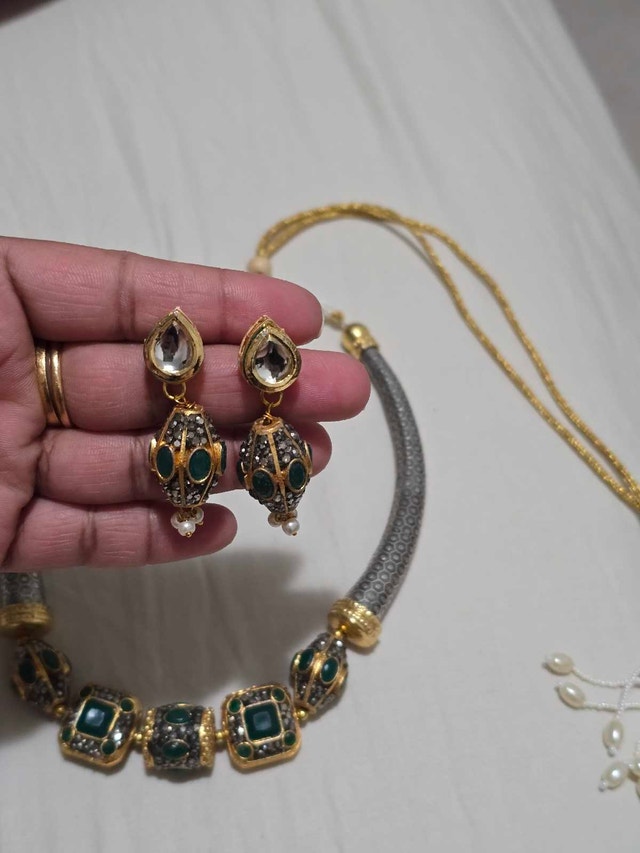 Used Necklace and Earrings Set with Green Stones - photo 3