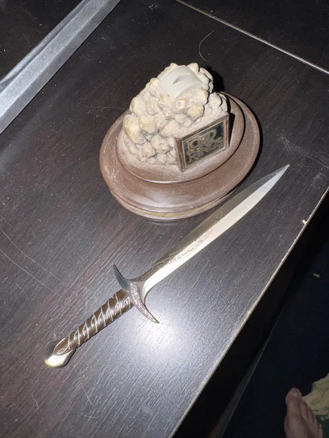 official sting letter opener and stand image indicator(2)