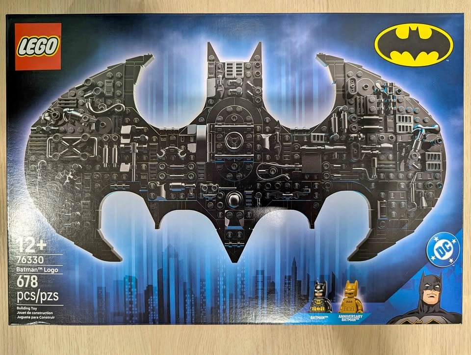 LEGO DC 76330 Batman Logo