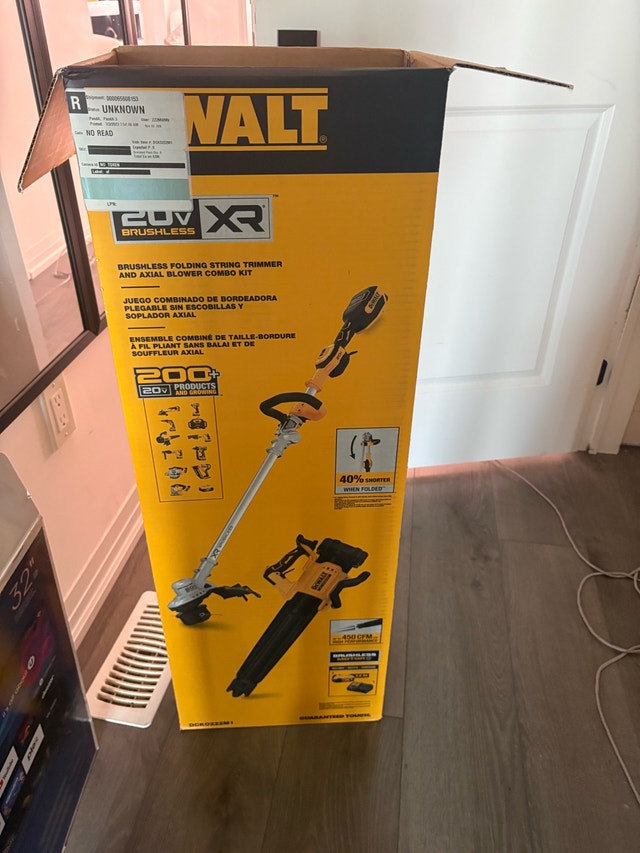 DEWALT 20V MAX XR String Trimmer & Leaf Blower Combo
