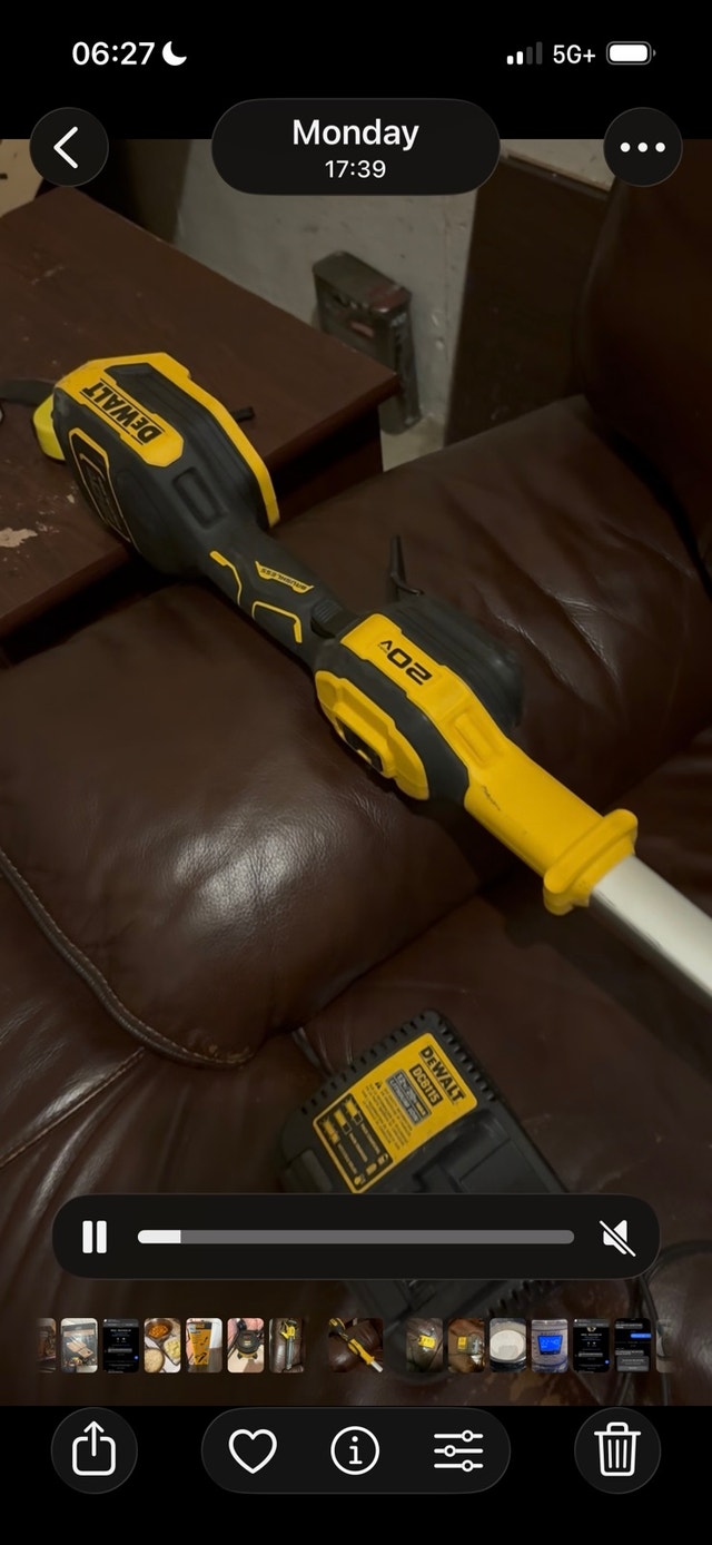 DEWALT 20V MAX XR String Trimmer & Leaf Blower Combo - photo 3