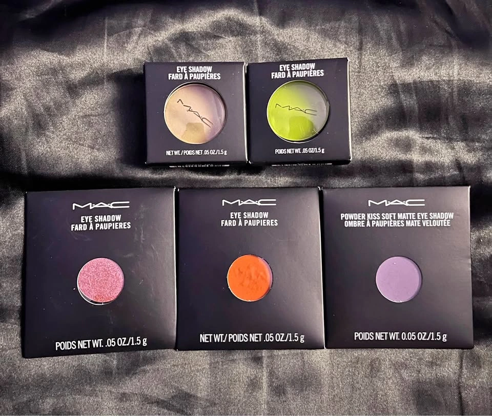 MAC Eyeshadow Bundle ($100+ Retail Value)