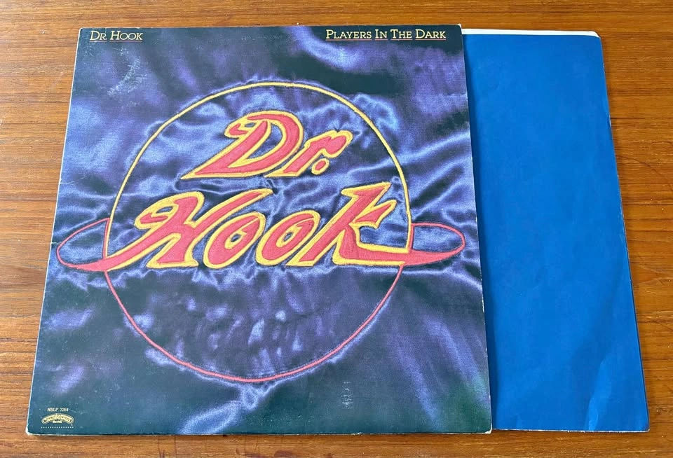 Nice vinyl record 1982 album "Players in the Dark" by Dr. Hook