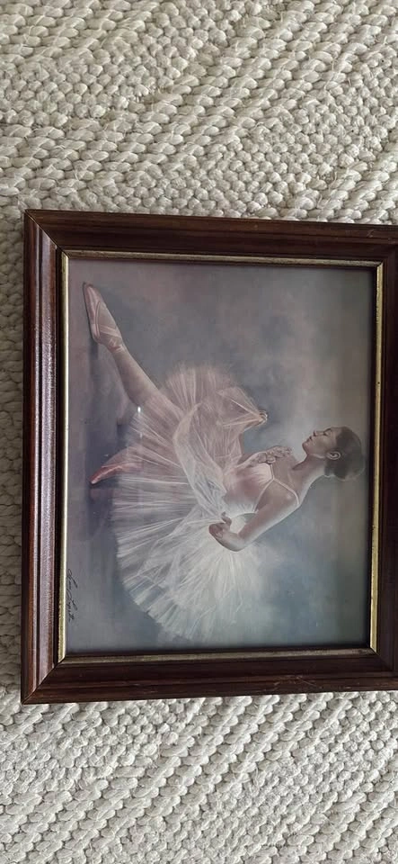 8x10” Ballerina Prints by Lynn Lupetti x 2 - photo 3