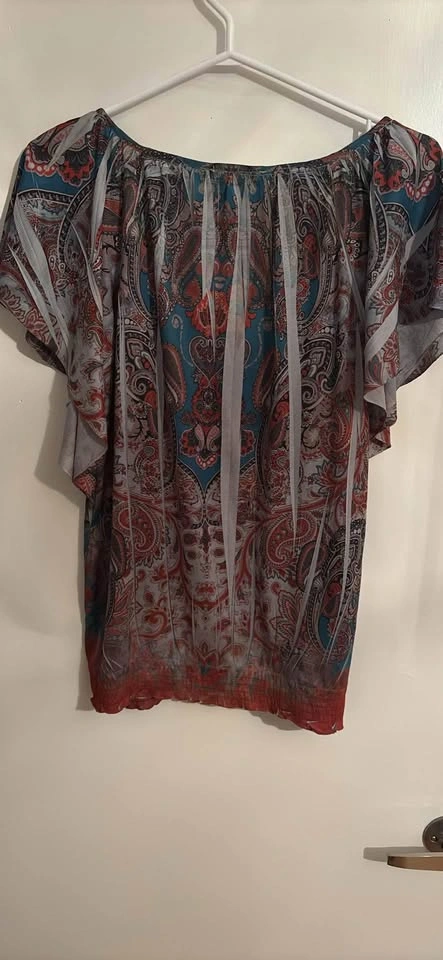 Women’s Blouse with Crystal detail Size medium - photo 3