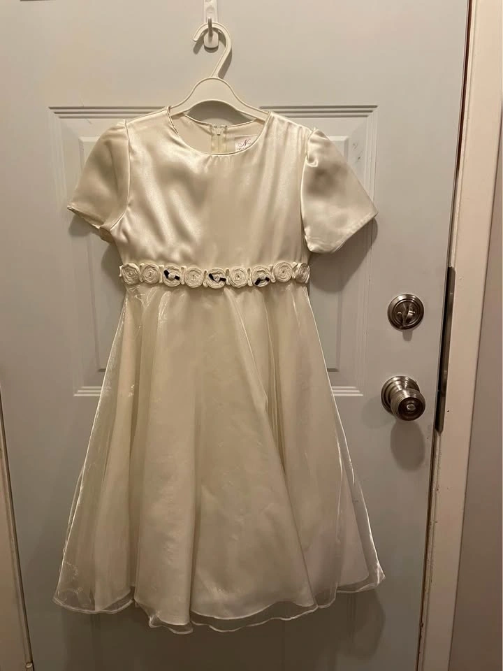 Girl’s Dress Size 8-10 - photo 2
