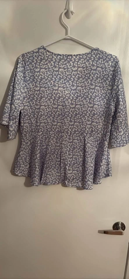 New Blouse size Medium - photo 2