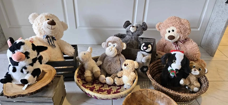 Stuffed Animals & Plush Dolls