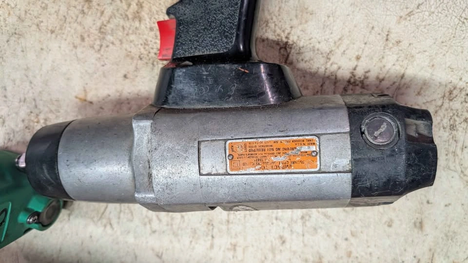 Craftsman Commercial and Green Electric Impact Wrenches - photo 3